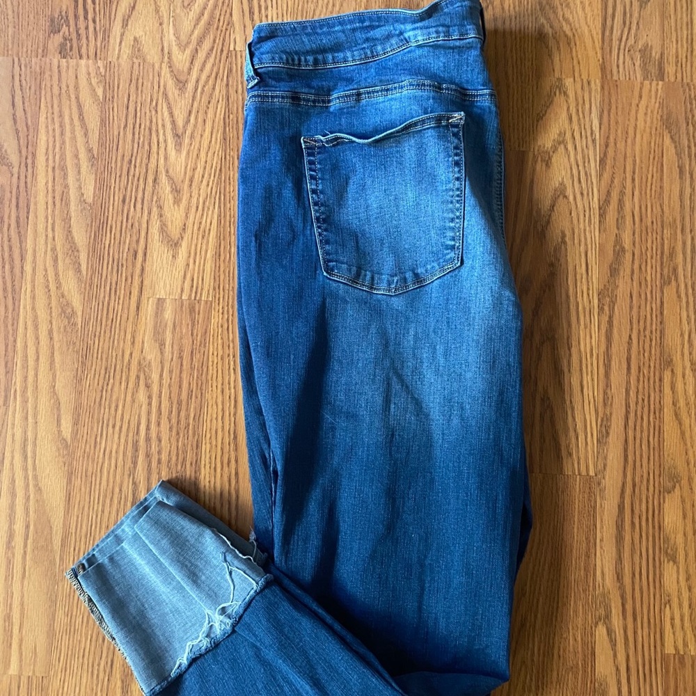 Distressed denim cuffed jeggings